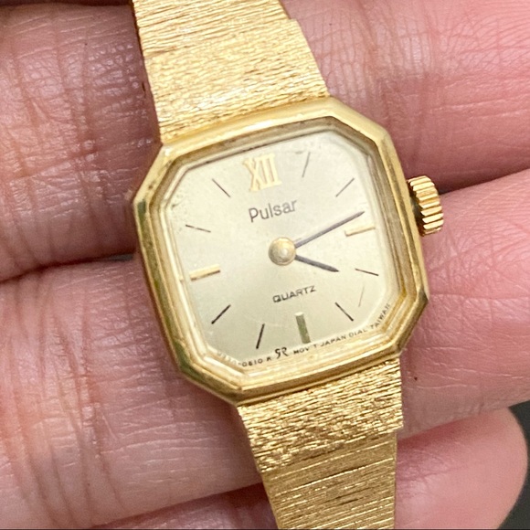 Vintage PULSAR V230-5330 Metal Bezel Stainless Steel Japan Movement Gold Watch - Picture 7 of 9